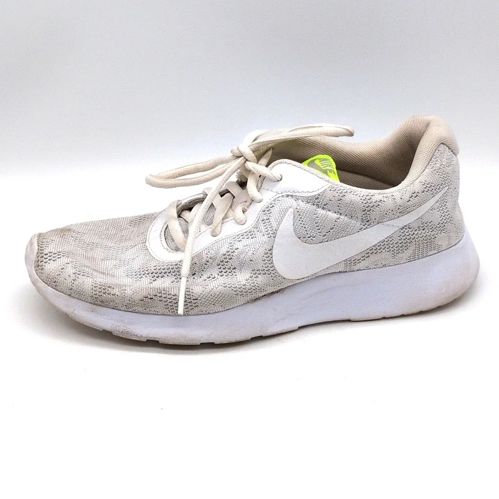 Nike Sneakers Womens Tanjun Prism White 7.5 Running Shoes Floral 902865-100‎